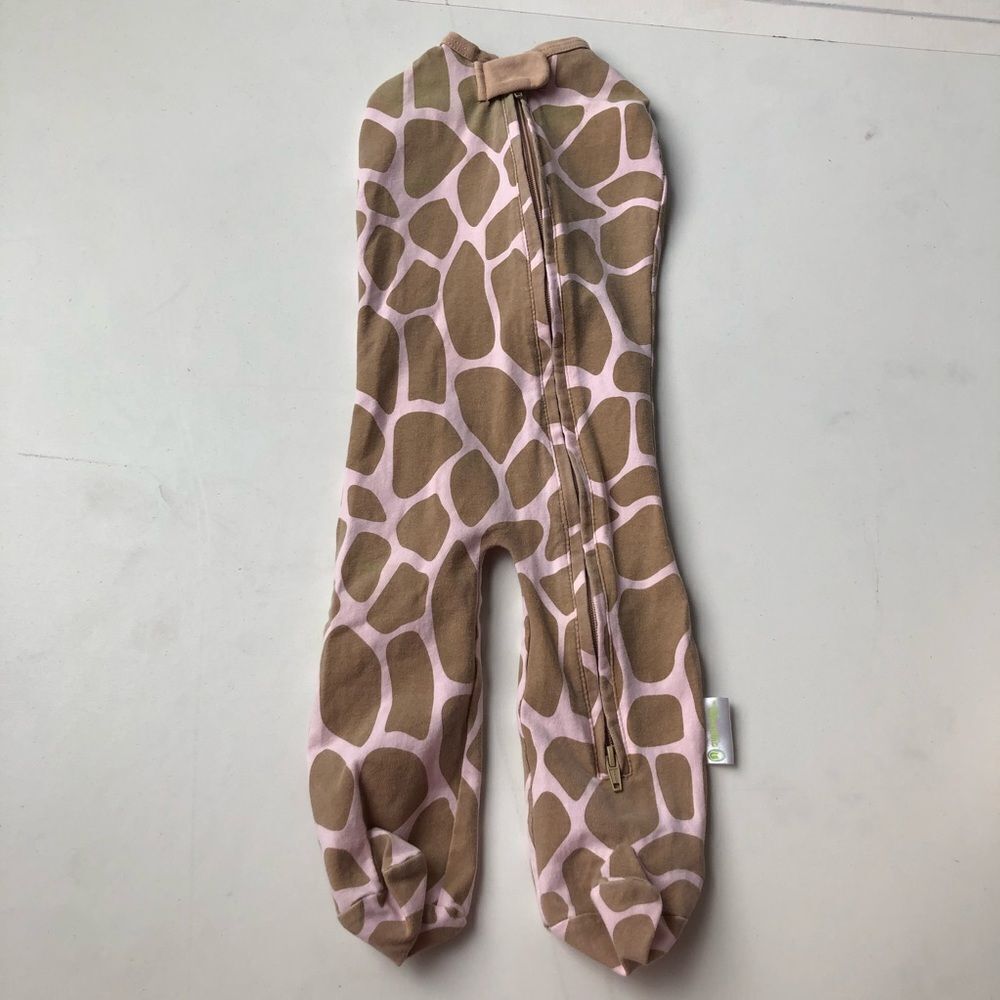 WOOMBIE Grow With Me Leggies Style Swaddle giraffe print
